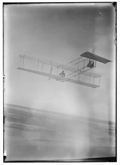 Framed Print : Three-quarter left rear view of glider in flight at Kitty Ha Framed Print : Three-quarter left rear view of glider in flight at Kitty Ha