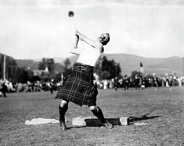 Throwing the hammer, Braemar Highland Games