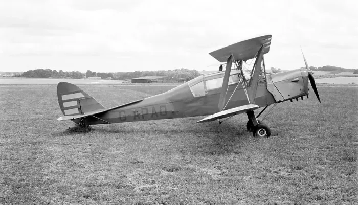 Framed Print : Thruxton Jackaroo G-APAO Framed Print : Thruxton Jackaroo G-APAO