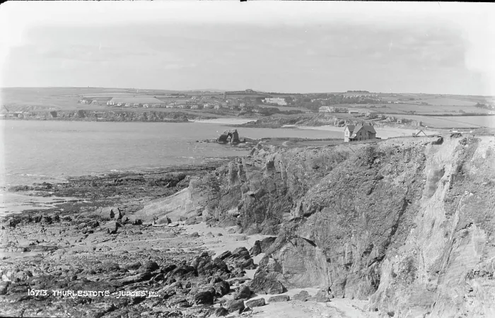 Framed Print : Thurlestone Coastline Framed Print : Thurlestone Coastline