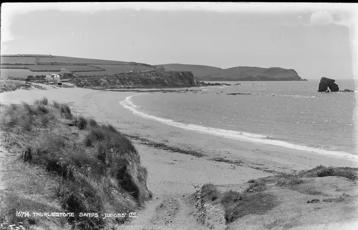 Framed Print : Thurlestone Sands Framed Print : Thurlestone Sands