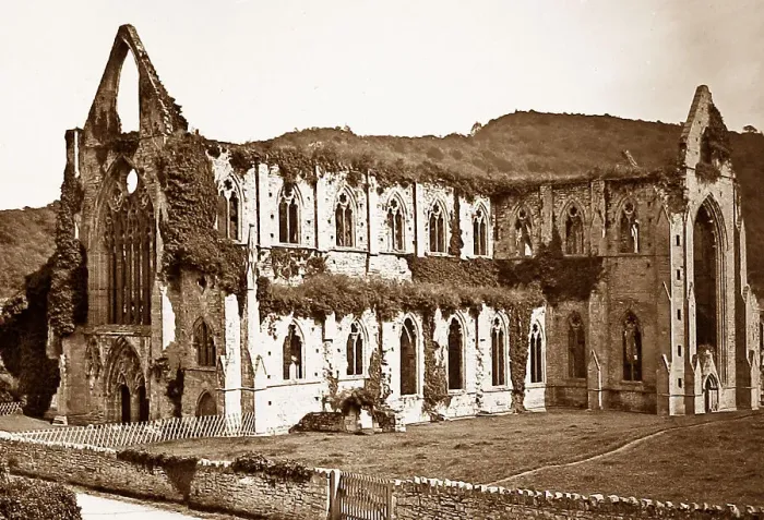 Framed Print : Tintern Abbey Framed Print : Tintern Abbey