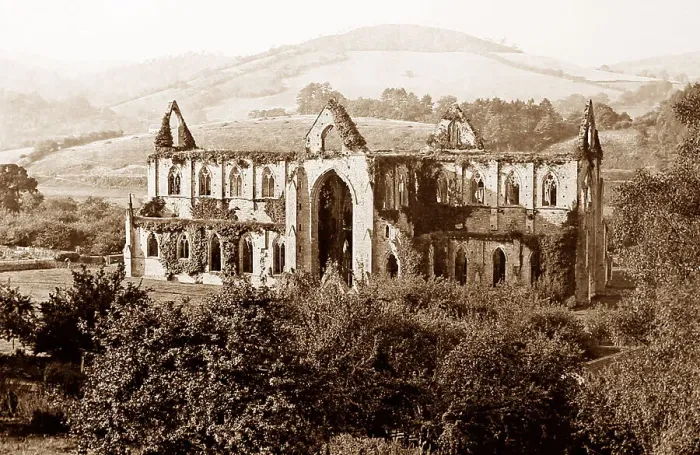 Framed Print : Tintern Abbey Framed Print : Tintern Abbey