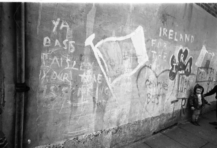 Framed Print : Toddler with IRA graffiti, Belfast, Northern Ireland Framed Print : Toddler with IRA graffiti, Belfast, Northern Ireland
