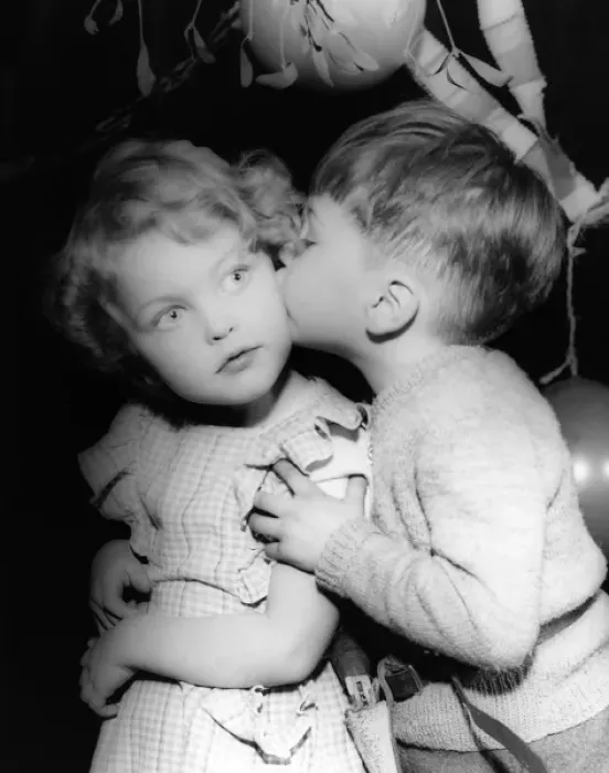 Framed Print : Two toddlers under the mistletoe Framed Print : Two toddlers under the mistletoe