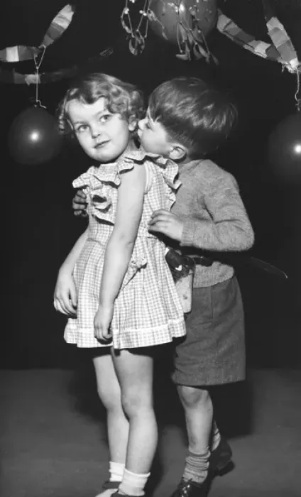 Framed Print : Two toddlers under the mistletoe Framed Print : Two toddlers under the mistletoe