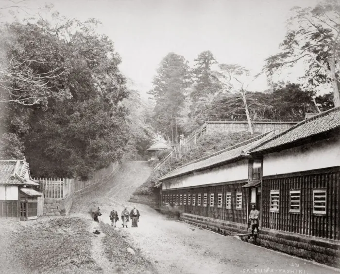 Framed Print : Tokyo / Minato-ku Mita Hizen - road in Japan, c. 1870 Framed Print : Tokyo / Minato-ku Mita Hizen - road in Japan, c. 1870