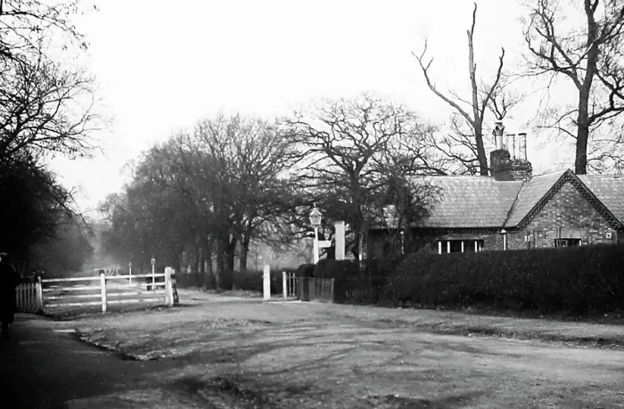 Framed Print : Toll gate and toll house, Dulwich, London, early 1900s Framed Print : Toll gate and toll house, Dulwich, London, early 1900s