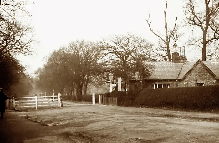 Framed Print : Toll gate and toll house, Dulwich, London, early 1900s Framed Print : Toll gate and toll house, Dulwich, London, early 1900s
