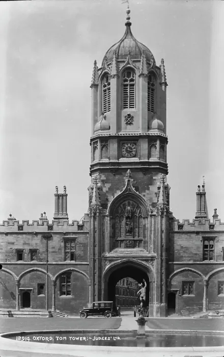 Framed Print : Tom Tower at Christ Church, Oxford Framed Print : Tom Tower at Christ Church, Oxford