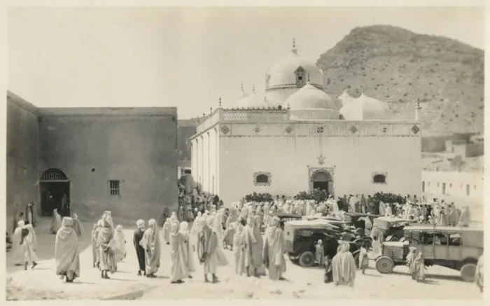 Framed Print : Tomb or Mosque at Medina, Saudi Arabia Framed Print : Tomb or Mosque at Medina, Saudi Arabia
