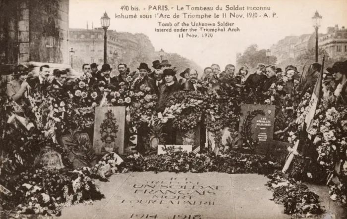 Framed Print : Tomb of Unknown Soldier - Arc de Triomphe, Paris, France Framed Print : Tomb of Unknown Soldier - Arc de Triomphe, Paris, France