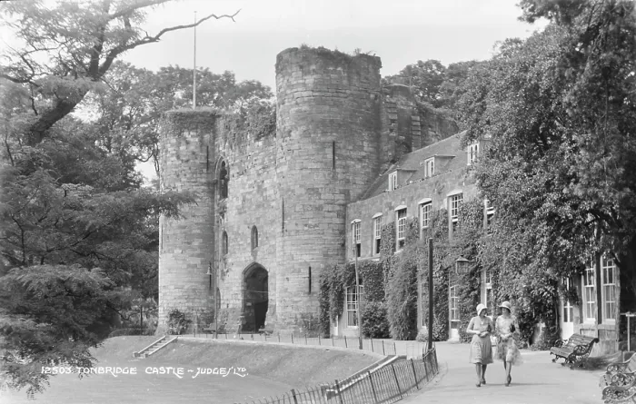 Framed Print : Tonbridge Castle Framed Print : Tonbridge Castle