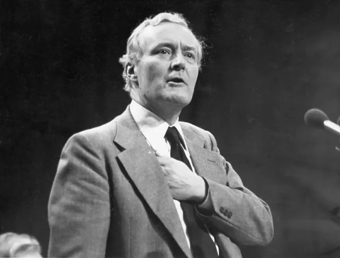 Framed Print : Tony Benn, Labour politician, speaking at a conference Framed Print : Tony Benn, Labour politician, speaking at a conference