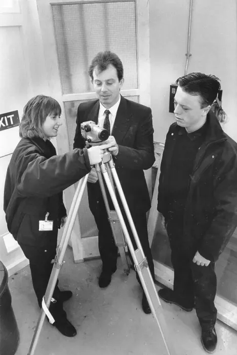 Framed Print : Tony Blair, Labour politician, with two young people Framed Print : Tony Blair, Labour politician, with two young people