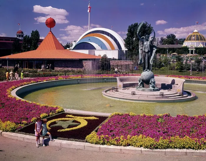 Framed Print : Toronto, Ontario, Canada - The Shriners Fountain and garden Framed Print : Toronto, Ontario, Canada - The Shriners Fountain and garden