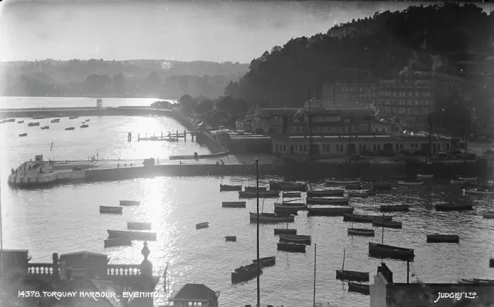 Framed Print : Torquay Harbour in the Evening Framed Print : Torquay Harbour in the Evening