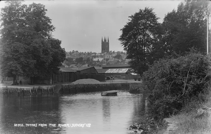 Framed Print : Totnes from the River Framed Print : Totnes from the River