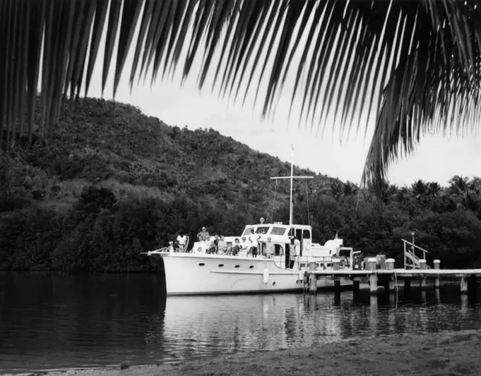 Framed Print : Tourist Yacht Framed Print : Tourist Yacht