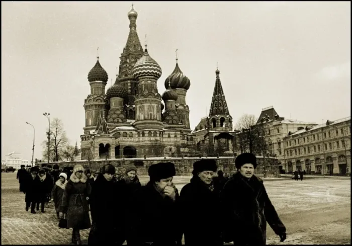 Framed Print : Tourists near St. Basils Cathedral, Red Square, Moscow Framed Print : Tourists near St. Basils Cathedral, Red Square, Moscow
