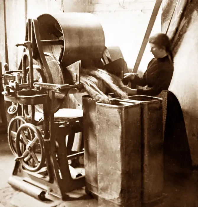 Framed Print : A tow balling machine, linen production, Victorian period Framed Print : A tow balling machine, linen production, Victorian period
