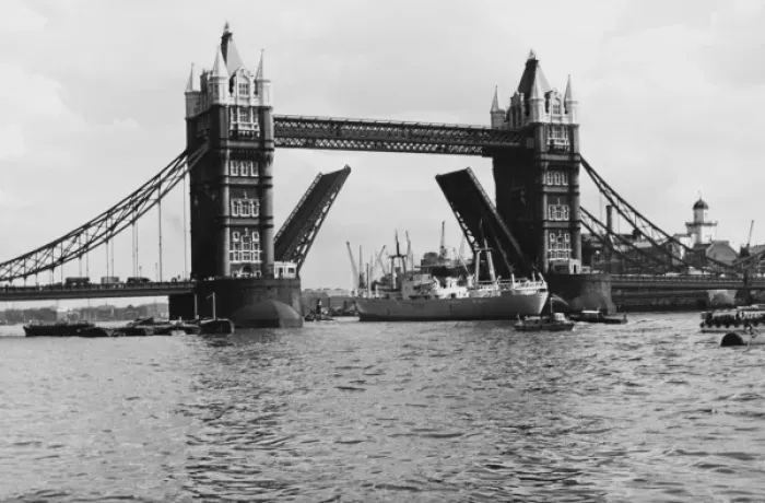 Framed Print : Tower Bridge Framed Print : Tower Bridge