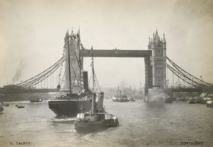 Framed Print : Tower Bridge Framed Print : Tower Bridge