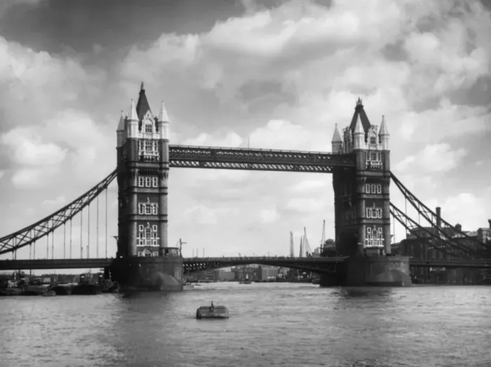 Framed Print : Tower Bridge Framed Print : Tower Bridge