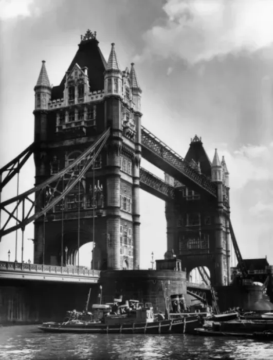Framed Print : Tower Bridge from Side Framed Print : Tower Bridge from Side