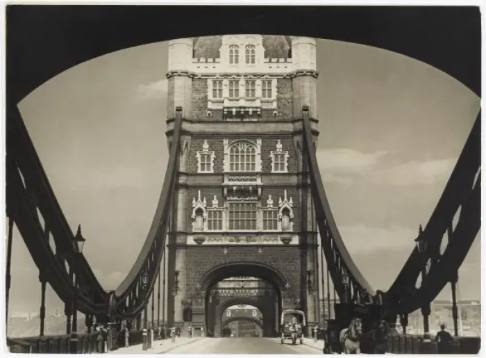 Framed Print : Tower Bridge / Carts 1930S Framed Print : Tower Bridge / Carts 1930S