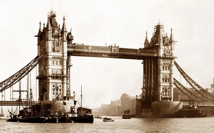 Framed Print : Tower Bridge under construction, London Framed Print : Tower Bridge under construction, London