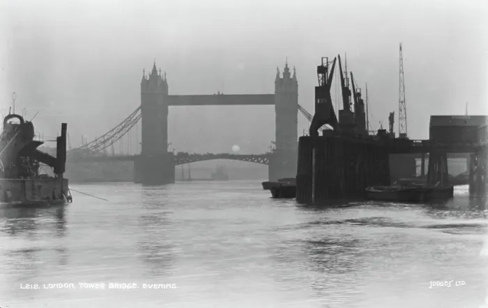 Framed Print : Tower Bridge in the Evening Framed Print : Tower Bridge in the Evening