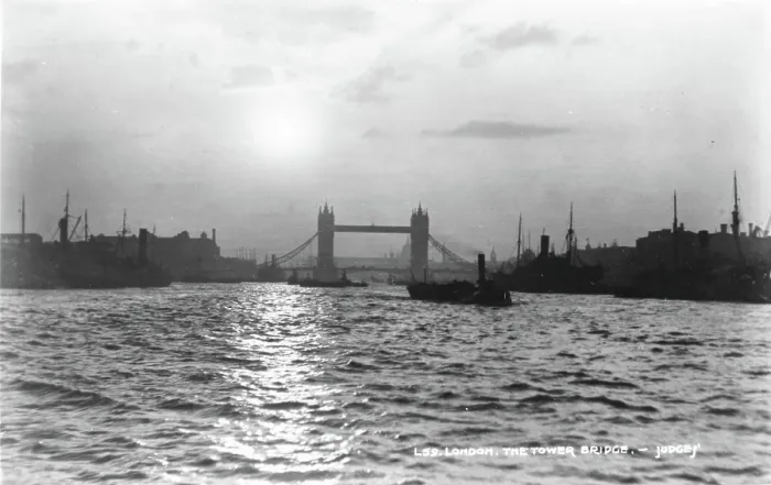 Framed Print : Tower Bridge in London Framed Print : Tower Bridge in London