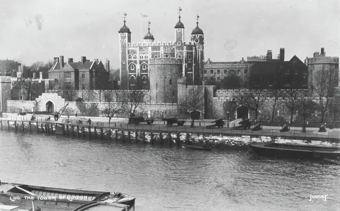 Framed Print : The Tower of London Framed Print : The Tower of London