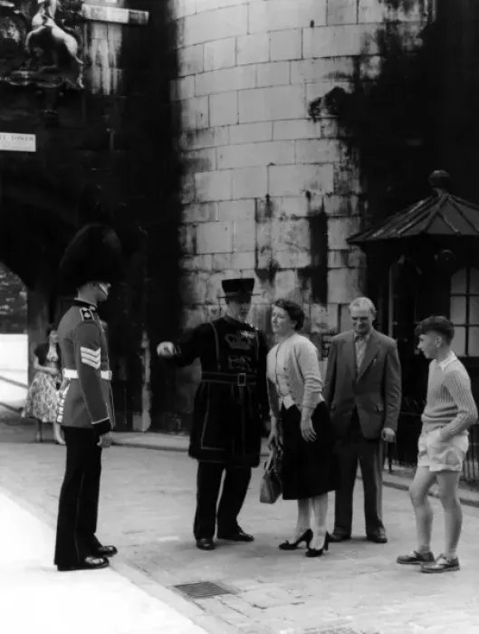 Framed Print : Tower of London Tourists Framed Print : Tower of London Tourists