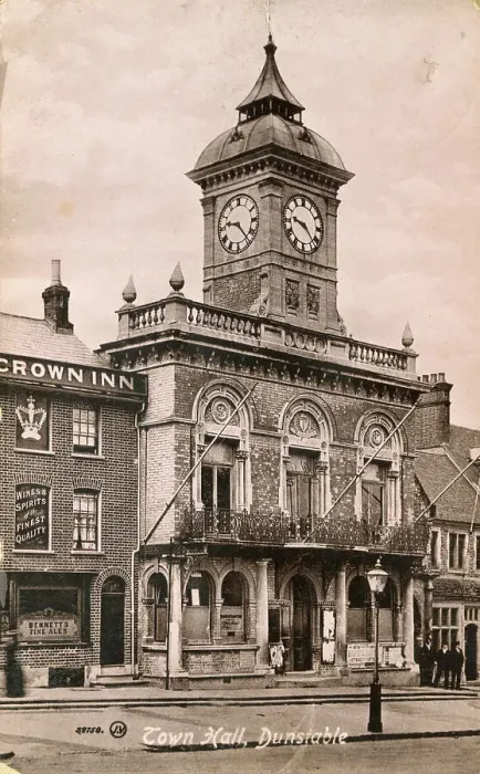 Framed Print : Town Hall, Dunstable, Bedfordshire Framed Print : Town Hall, Dunstable, Bedfordshire