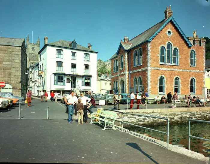 Framed Print : Town Quay and King of Prussia pub, Fowey Framed Print : Town Quay and King of Prussia pub, Fowey