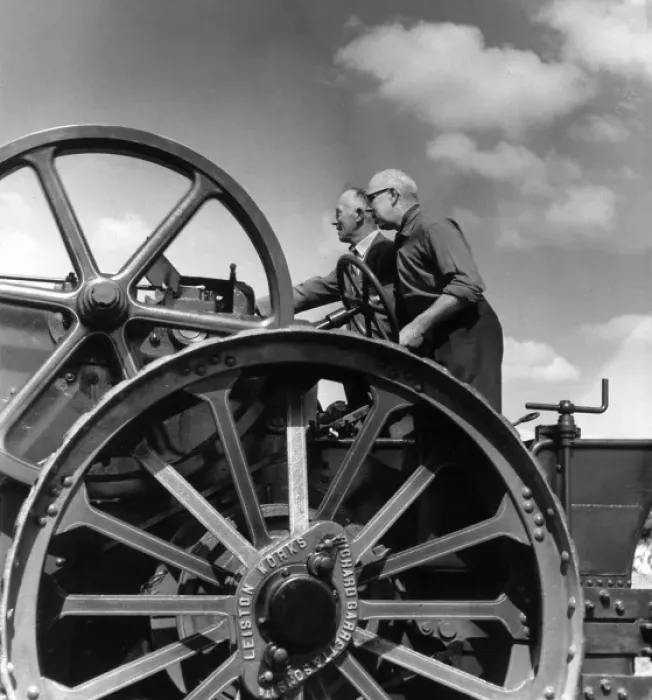 Framed Print : Traction Engine Racing Framed Print : Traction Engine Racing