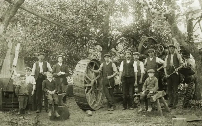 Framed Print : Traction Engine - Wheel Repair Party Framed Print : Traction Engine - Wheel Repair Party