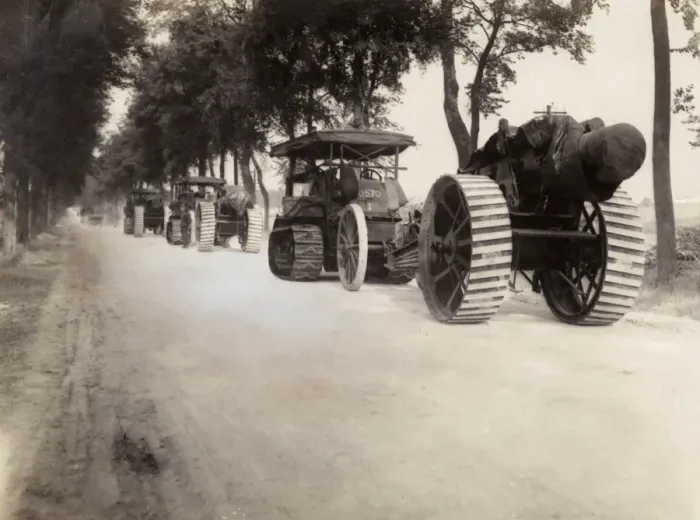 Framed Print : Tractors transporting heavy artillery, WW1 Framed Print : Tractors transporting heavy artillery, WW1