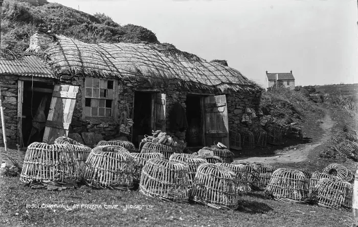 Framed Print : Traditional Cottage at Prussia Cove Framed Print : Traditional Cottage at Prussia Cove
