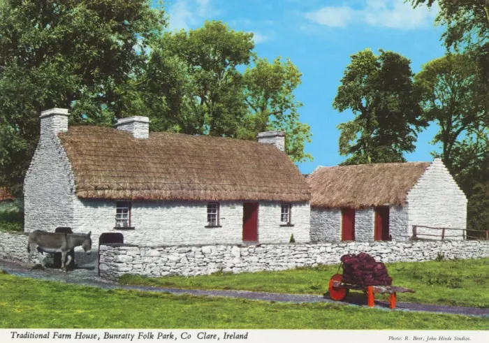 Framed Print : Traditional Farmhouse, Bunratty Folk Park, County Clare Framed Print : Traditional Farmhouse, Bunratty Folk Park, County Clare