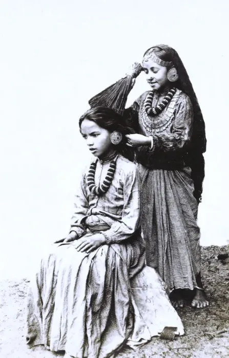 Framed Print : Traditional Hairdressing in Nepal Framed Print : Traditional Hairdressing in Nepal