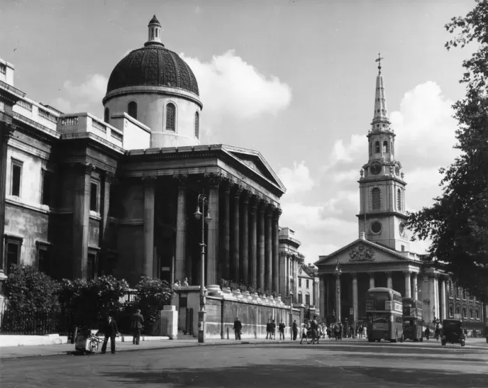 Framed Print : TRAFALGAR SQUARE 1950S Framed Print : TRAFALGAR SQUARE 1950S