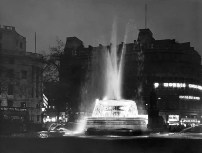 Framed Print : Trafalgar Square Dusk Framed Print : Trafalgar Square Dusk