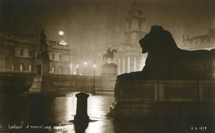 Framed Print : Trafalgar Square, London - At Night Framed Print : Trafalgar Square, London - At Night