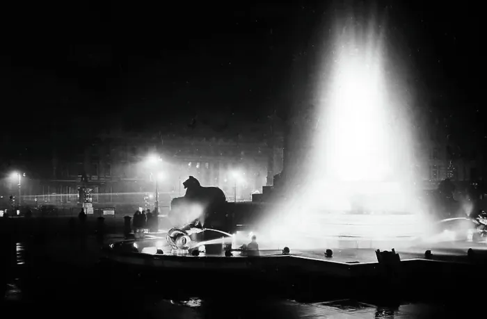 Framed Print : Trafalgar Square, London, probably 1920s Framed Print : Trafalgar Square, London, probably 1920s