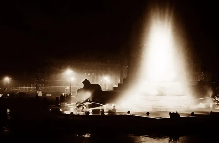 Framed Print : Trafalgar Square, London, probably 1920s Framed Print : Trafalgar Square, London, probably 1920s