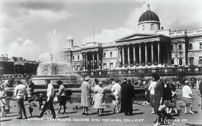 Framed Print : Trafalgar Square and the National Gallery Framed Print : Trafalgar Square and the National Gallery