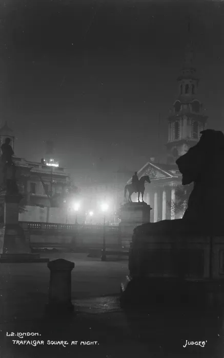 Framed Print : Trafalgar Square at Night Framed Print : Trafalgar Square at Night